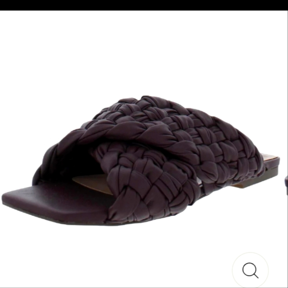 ISO Steve Madden Marina style flat sandals in burgundy